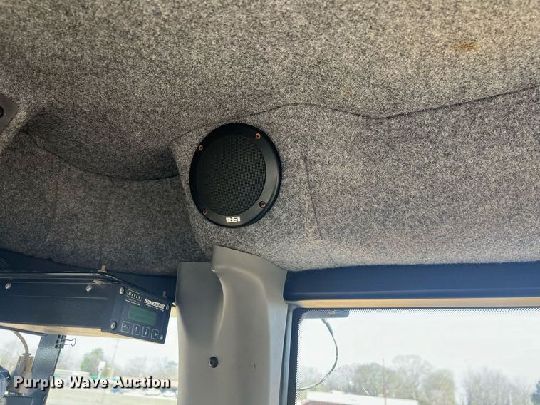 image for item EL5725 2010 Ag-Chem TerraGator 8204 spreader