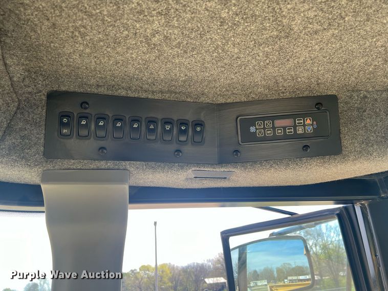 image for item EL5725 2010 Ag-Chem TerraGator 8204 spreader