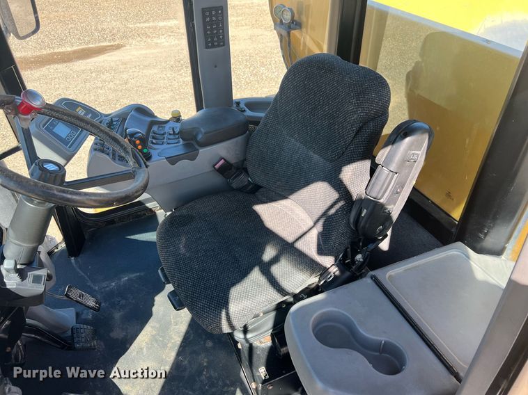 image for item EL5725 2010 Ag-Chem TerraGator 8204 spreader