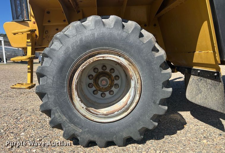 image for item EL5725 2010 Ag-Chem TerraGator 8204 spreader