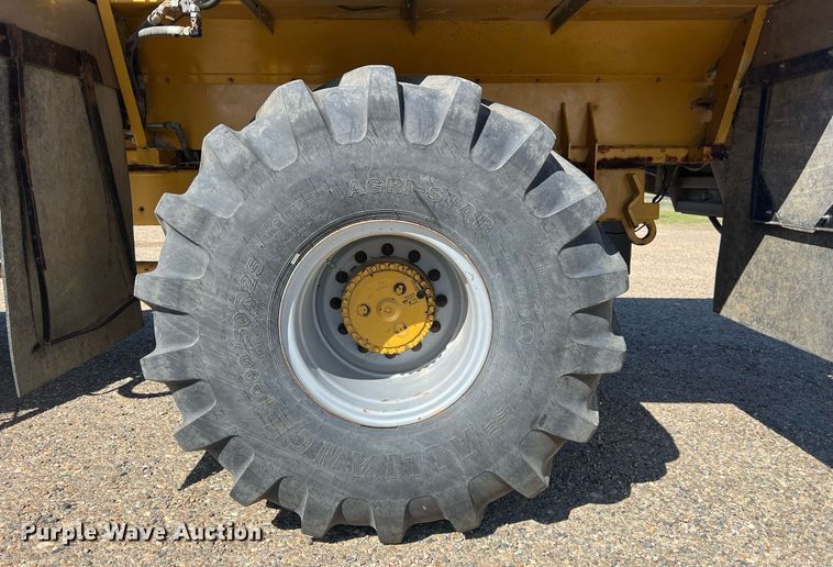 image for item EL5725 2010 Ag-Chem TerraGator 8204 spreader