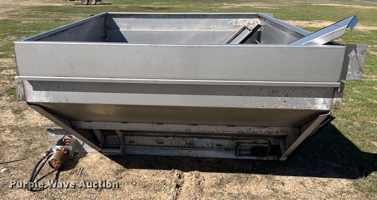 image for item EL5725 2010 Ag-Chem TerraGator 8204 spreader