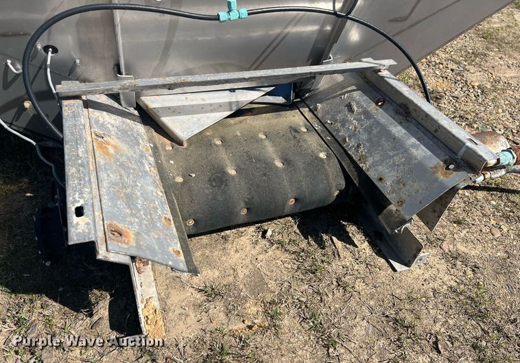 image for item EL5725 2010 Ag-Chem TerraGator 8204 spreader