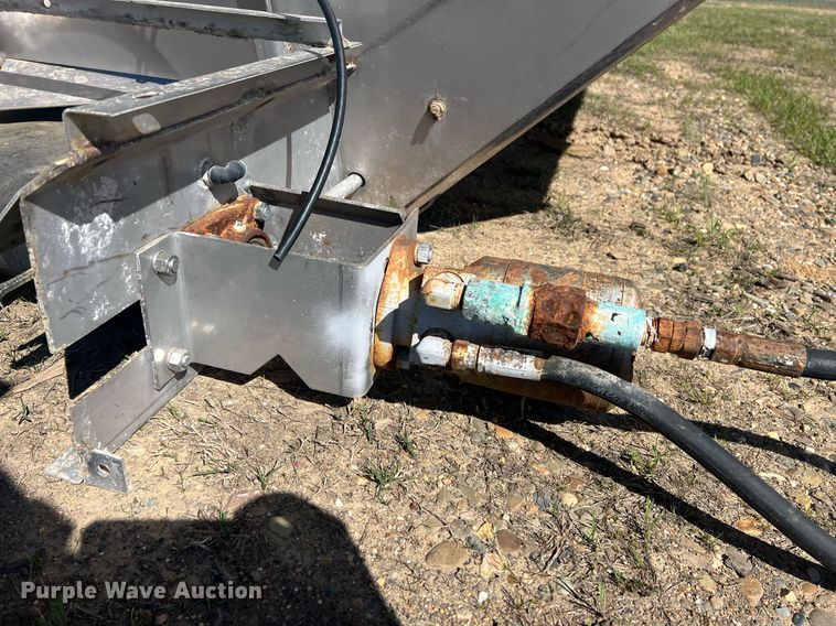 image for item EL5725 2010 Ag-Chem TerraGator 8204 spreader