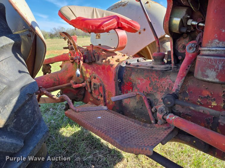 image for item EN3566 1952 Ford 8N tractor