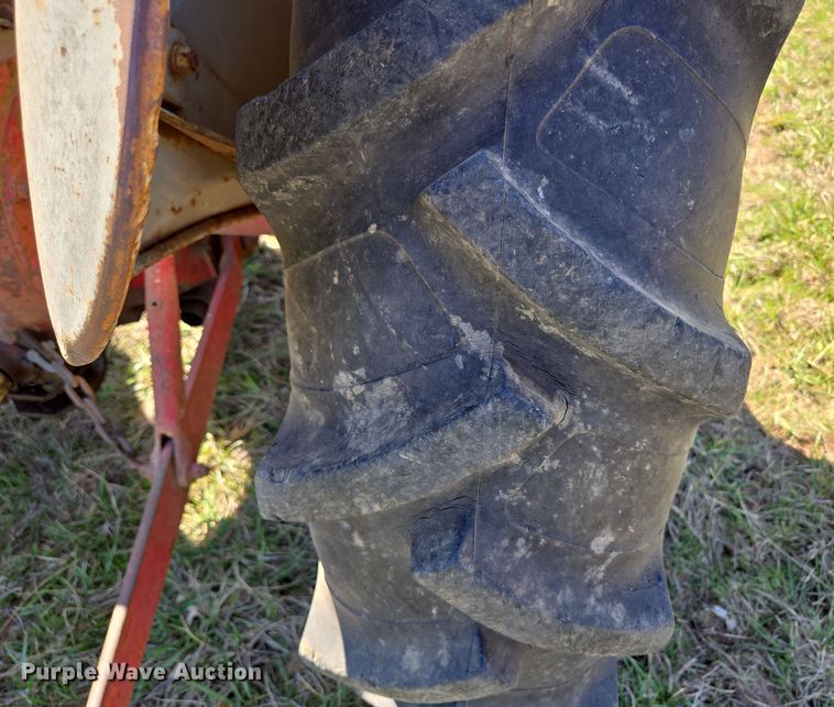 image for item EN3566 1952 Ford 8N tractor