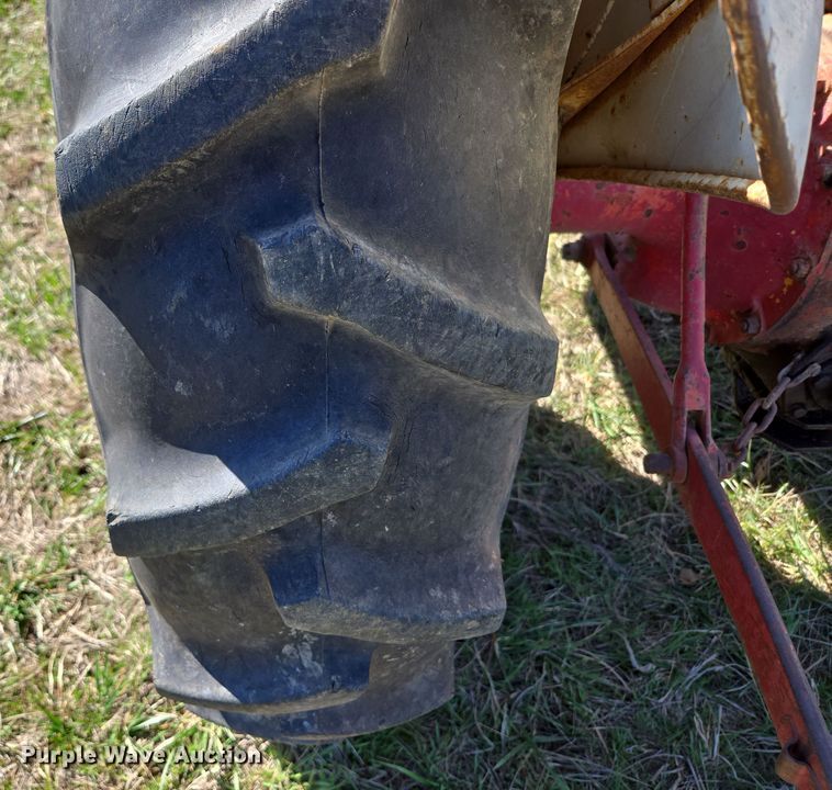 image for item EN3566 1952 Ford 8N tractor