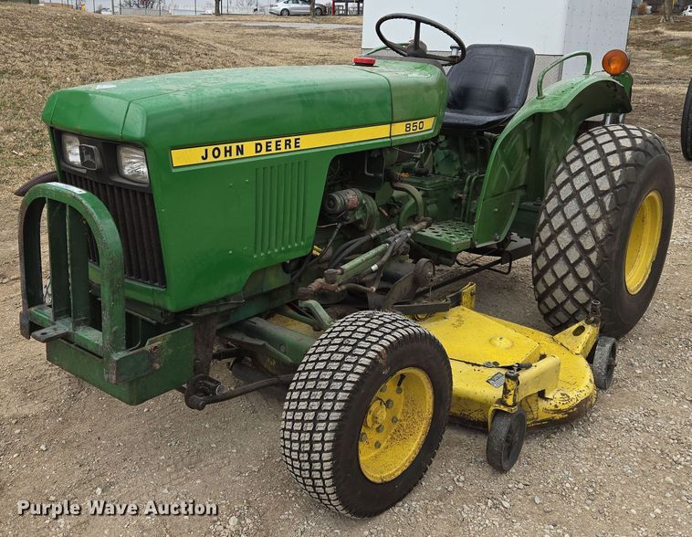 image for item EN8698 John Deere 850 tractor