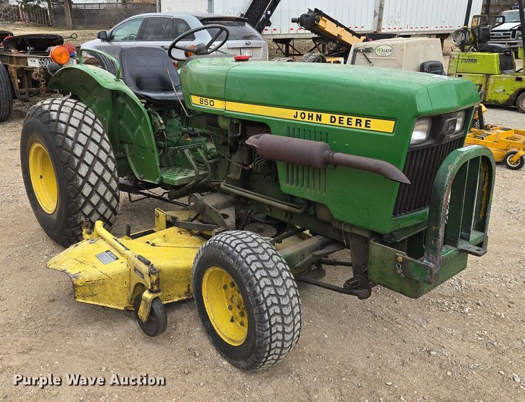 image for item EN8698 John Deere 850 tractor