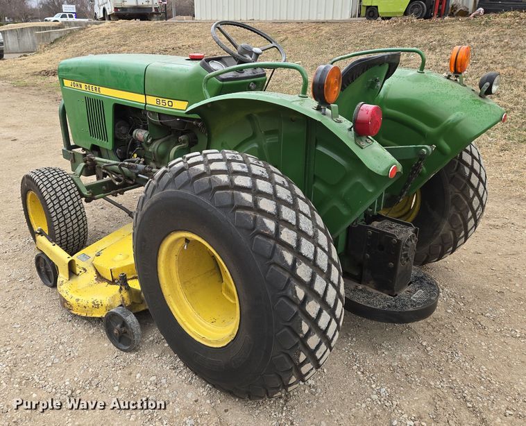 image for item EN8698 John Deere 850 tractor