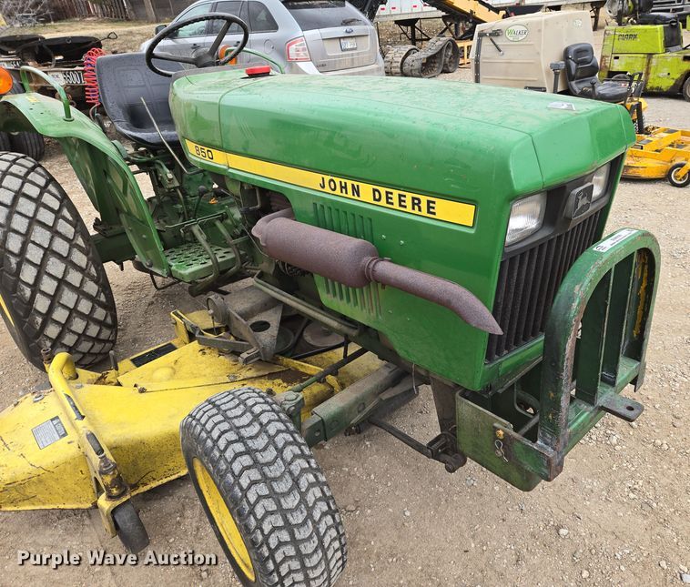 image for item EN8698 John Deere 850 tractor