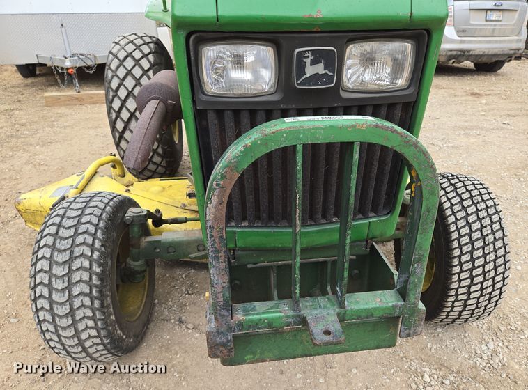 image for item EN8698 John Deere 850 tractor