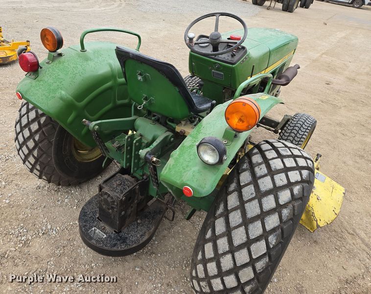 image for item EN8698 John Deere 850 tractor