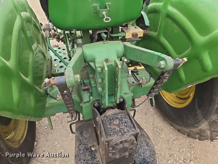 image for item EN8698 John Deere 850 tractor