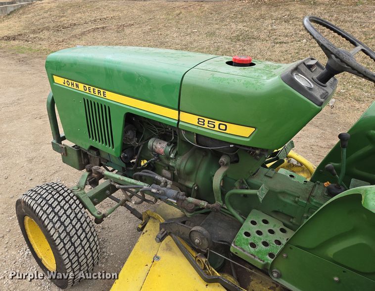 image for item EN8698 John Deere 850 tractor