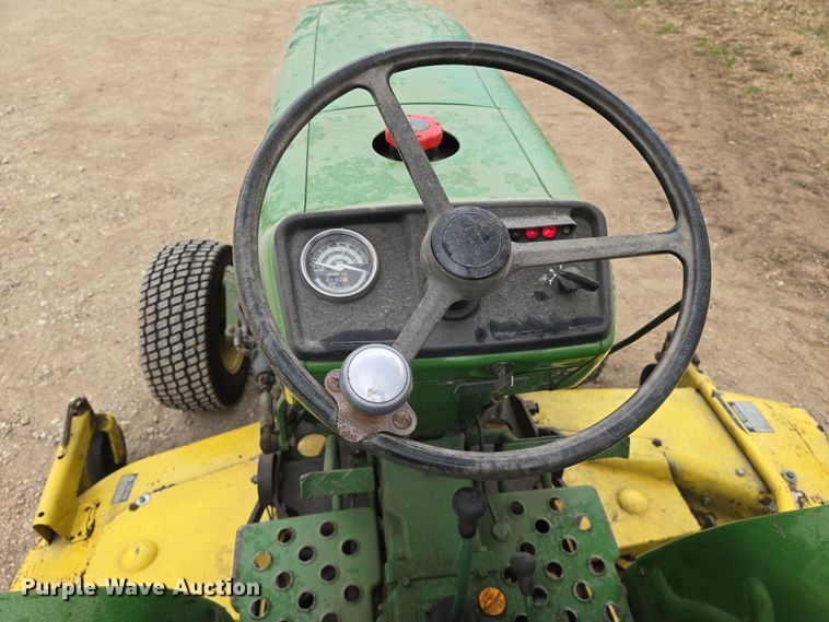 image for item EN8698 John Deere 850 tractor