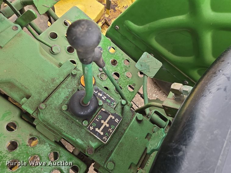 image for item EN8698 John Deere 850 tractor