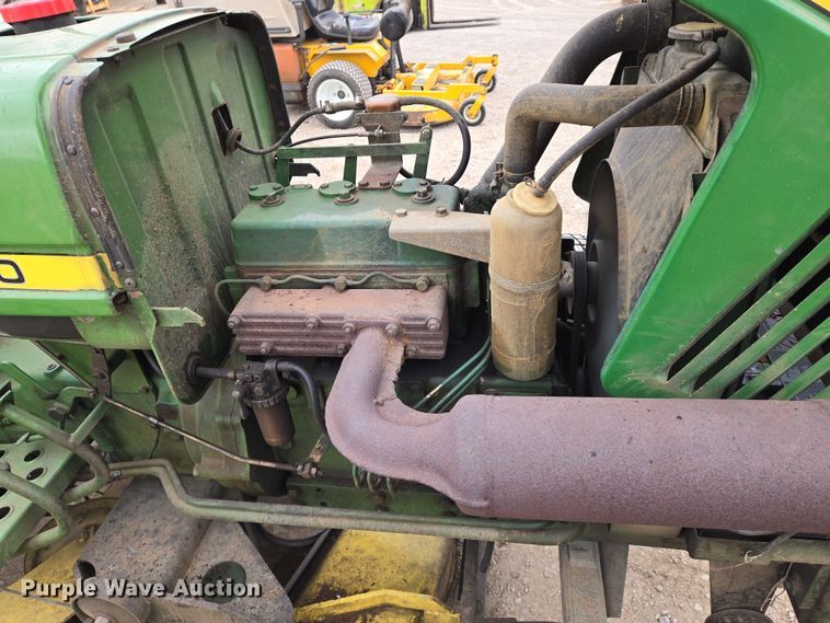 image for item EN8698 John Deere 850 tractor