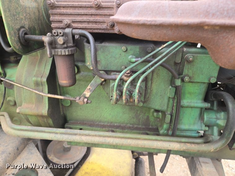 image for item EN8698 John Deere 850 tractor