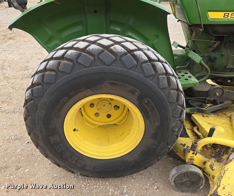 image for item EN8698 John Deere 850 tractor