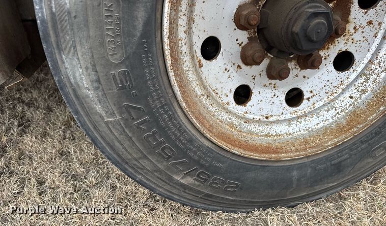 image for item EQ1134 2014 M.H. EBY Ruff Neck livestock trailer