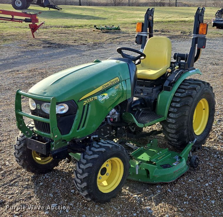 image for item EQ6856 2014 John Deere 2032R MFWD tractor