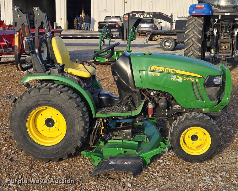 image for item EQ6856 2014 John Deere 2032R MFWD tractor