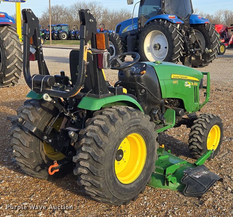 image for item EQ6856 2014 John Deere 2032R MFWD tractor