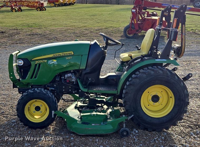 image for item EQ6856 2014 John Deere 2032R MFWD tractor