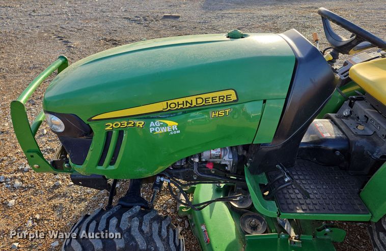 image for item EQ6856 2014 John Deere 2032R MFWD tractor