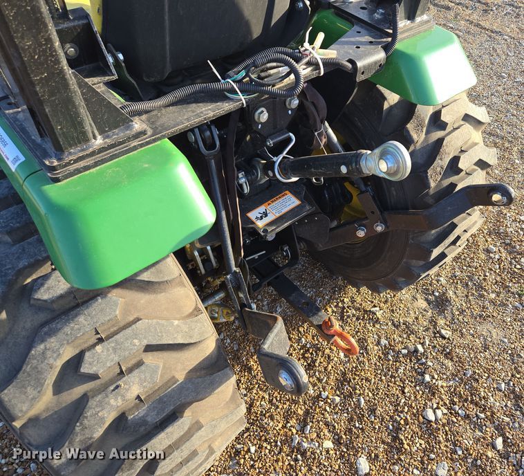 image for item EQ6856 2014 John Deere 2032R MFWD tractor