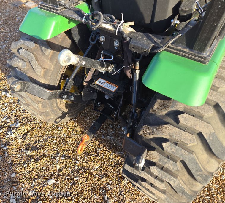 image for item EQ6856 2014 John Deere 2032R MFWD tractor