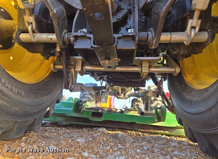 image for item EQ6856 2014 John Deere 2032R MFWD tractor