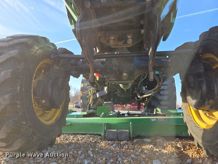 image for item EQ6856 2014 John Deere 2032R MFWD tractor