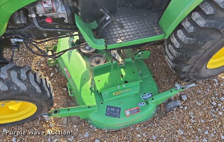 image for item EQ6856 2014 John Deere 2032R MFWD tractor