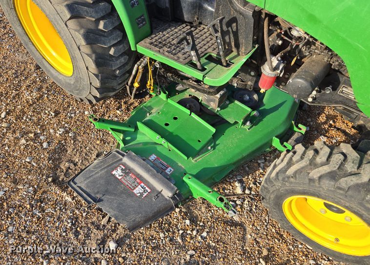 image for item EQ6856 2014 John Deere 2032R MFWD tractor