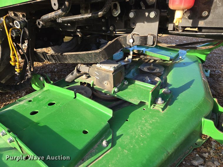 image for item EQ6856 2014 John Deere 2032R MFWD tractor