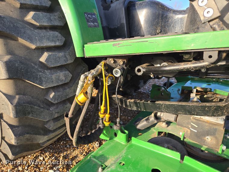 image for item EQ6856 2014 John Deere 2032R MFWD tractor