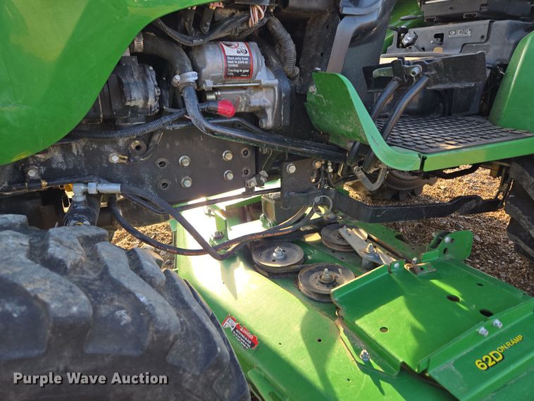 image for item EQ6856 2014 John Deere 2032R MFWD tractor