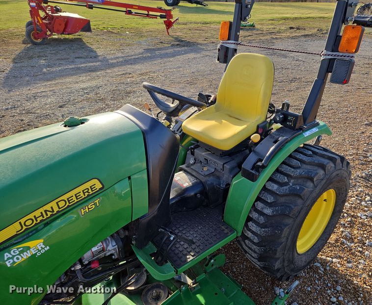 image for item EQ6856 2014 John Deere 2032R MFWD tractor