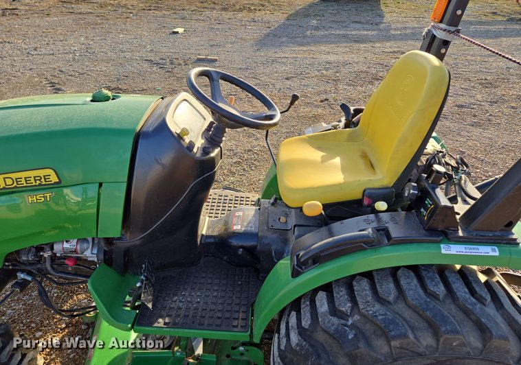 image for item EQ6856 2014 John Deere 2032R MFWD tractor