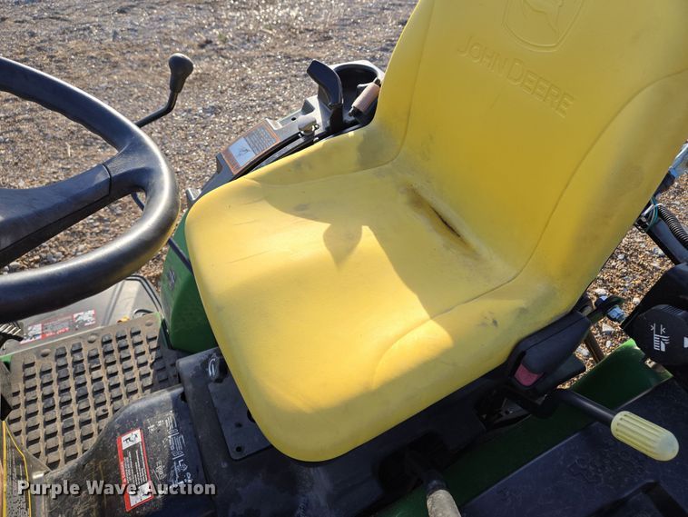 image for item EQ6856 2014 John Deere 2032R MFWD tractor