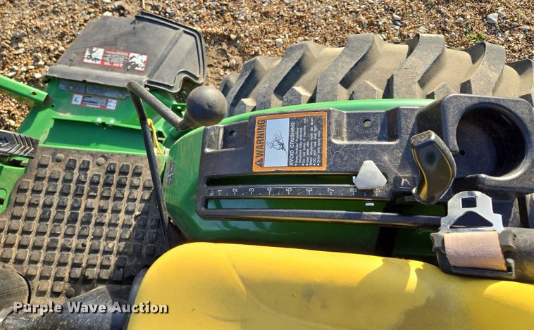 image for item EQ6856 2014 John Deere 2032R MFWD tractor