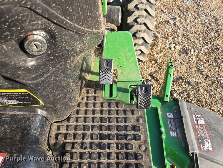 image for item EQ6856 2014 John Deere 2032R MFWD tractor