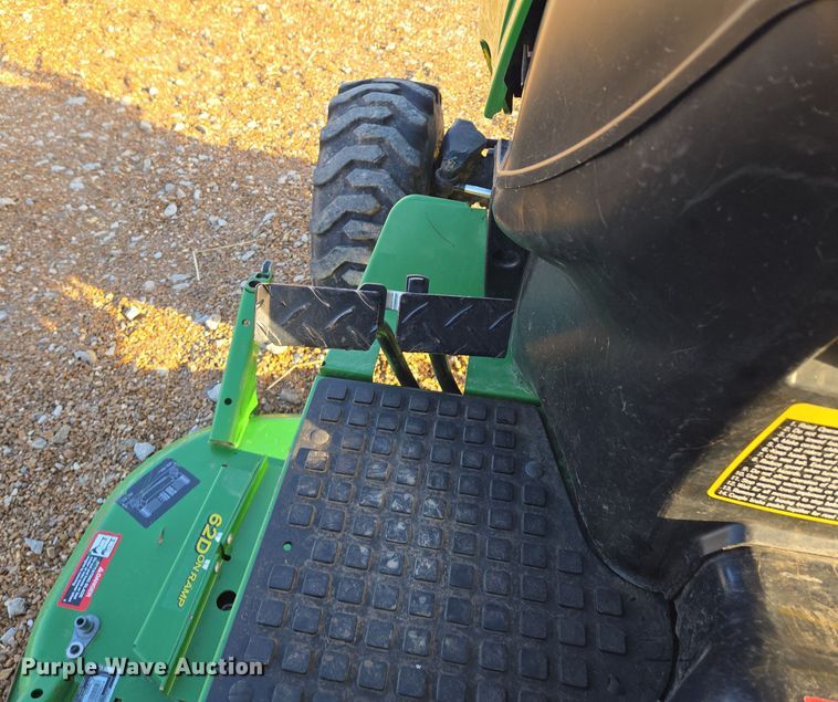 image for item EQ6856 2014 John Deere 2032R MFWD tractor