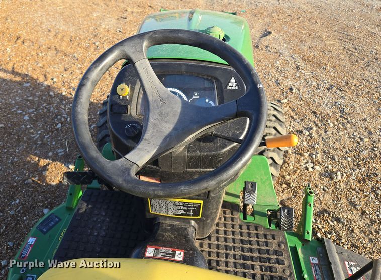 image for item EQ6856 2014 John Deere 2032R MFWD tractor