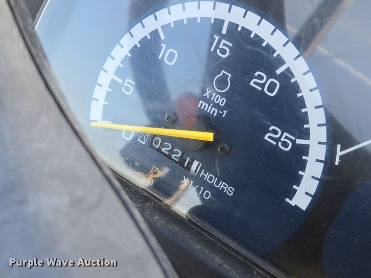 image for item EQ6856 2014 John Deere 2032R MFWD tractor