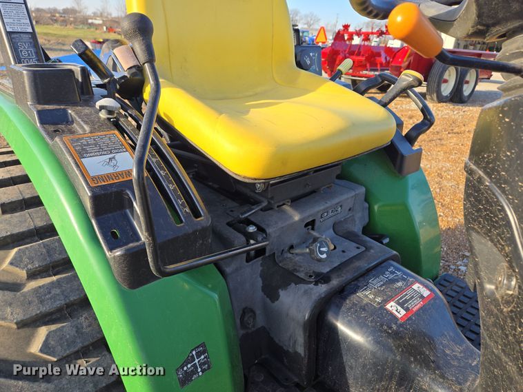 image for item EQ6856 2014 John Deere 2032R MFWD tractor