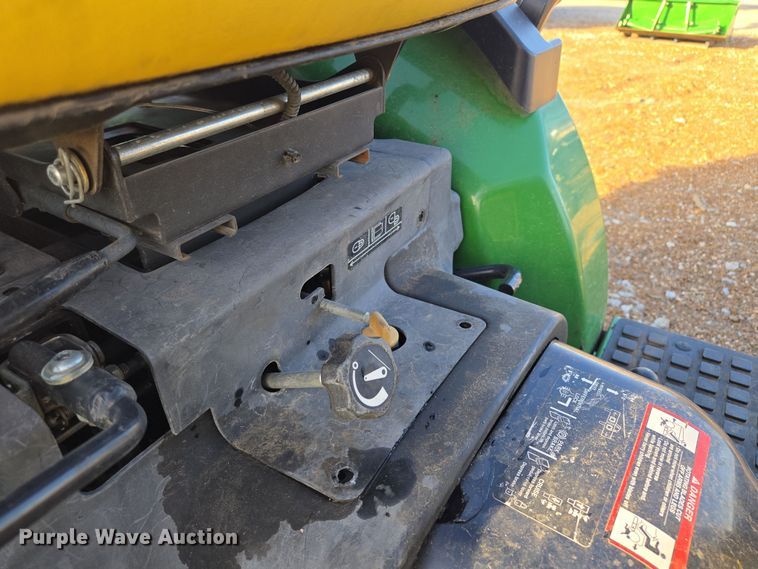 image for item EQ6856 2014 John Deere 2032R MFWD tractor