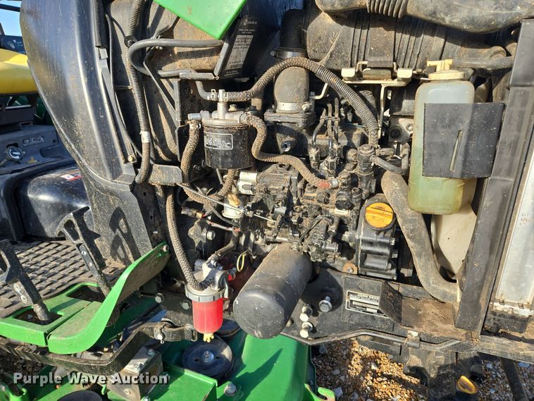 image for item EQ6856 2014 John Deere 2032R MFWD tractor